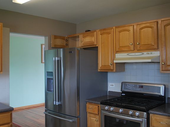 5th image of 12 Woodbury Ct