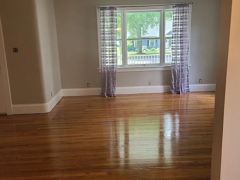 1114 N Madison St — Photo 3