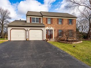 617 Firethorn Dr, Douglassville, PA 19518