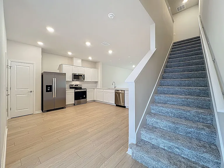 431 Meadowland Point — Photo 27