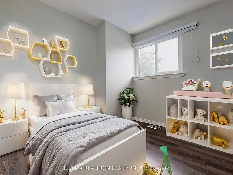 669 Shakespeare Ave #UPPER — Photo 4