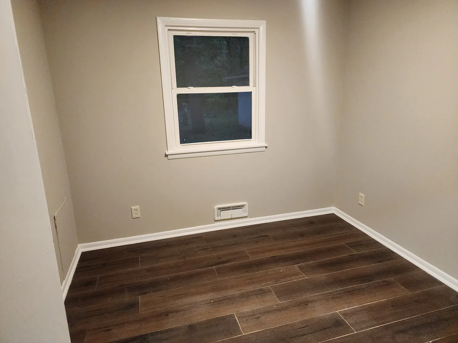 5 bed, 2200 sqft, $2,400 — Photo 4