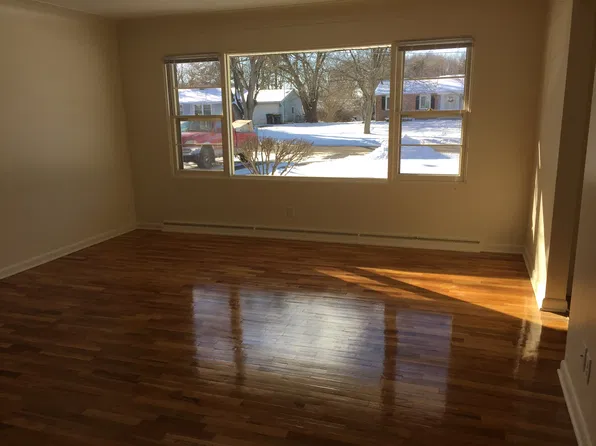 2429 Fairgrove St, Kalamazoo, MI 49009