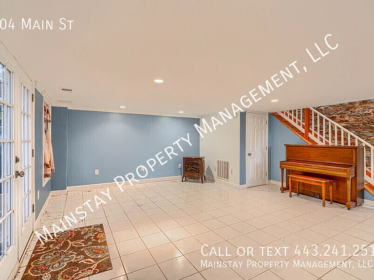 704 Main St — Photo 23