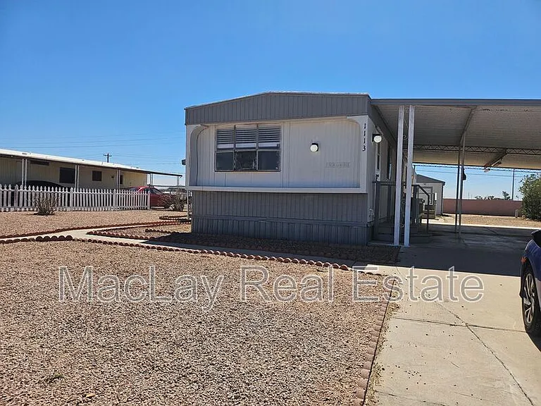 1113 W Corinthian Cir — Photo 2
