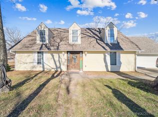 2412 S Maywood Dr, Claremore, OK 74017