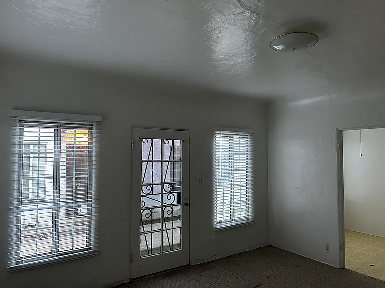 1018 S Vancouver Ave #1/4 — Photo 9