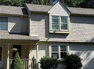 25 Niblick Cir, Coventry, RI 02816