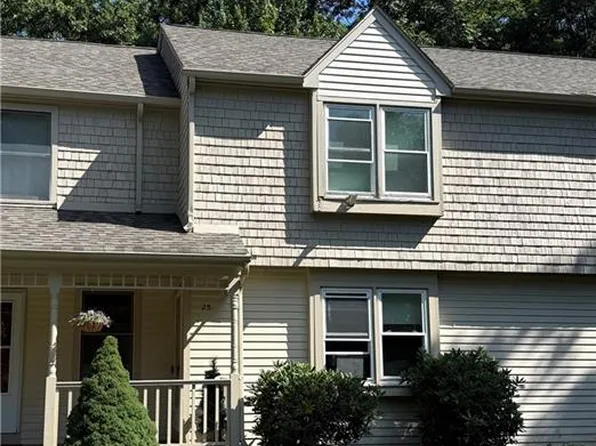 25 Niblick Cir, Coventry, RI 02816