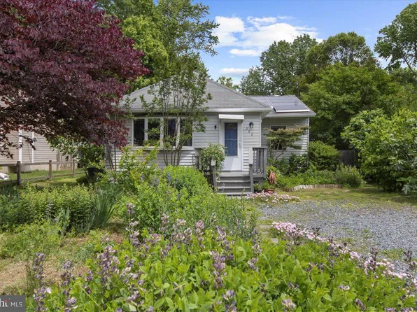 202 Lakeview Ave, Edgewater, MD 21037