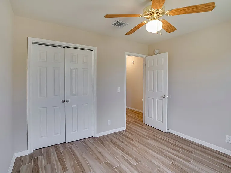 1013 Lantana Ln — Photo 10