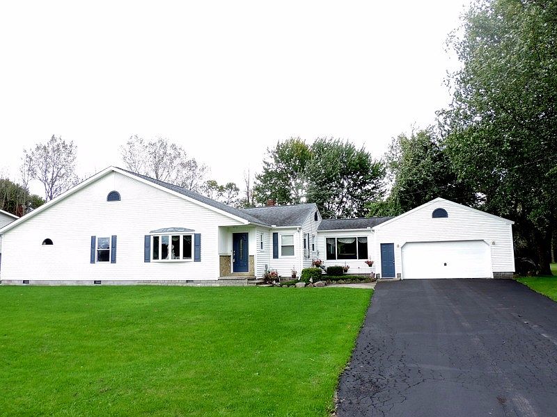1st image of 3652 Kawkawlin River Dr