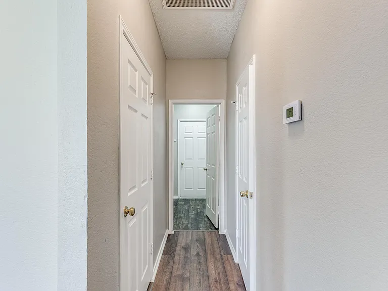 4713 Park Downs Dr — Photo 15