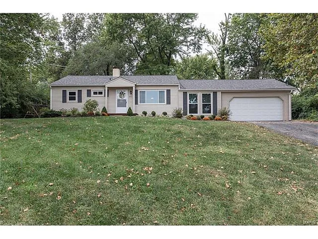 211 Highview Dr photo 1