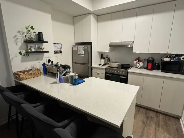 140 Canon Jackson Dr #111, Toronto, ON M6M 0B9