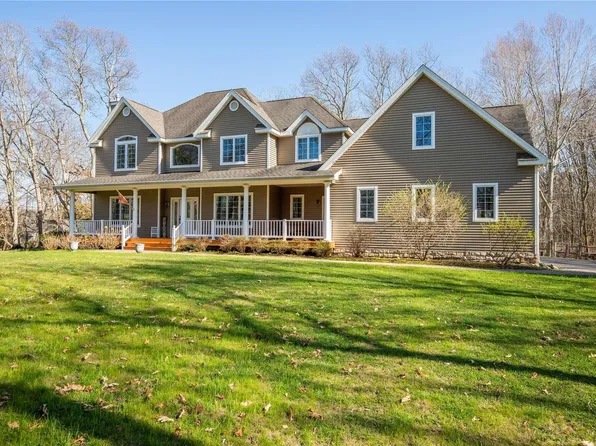 650 Eagle Nest Court, Laurel, NY 11948