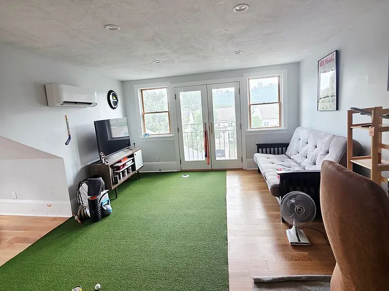1409 Sheffield St — Photo 38