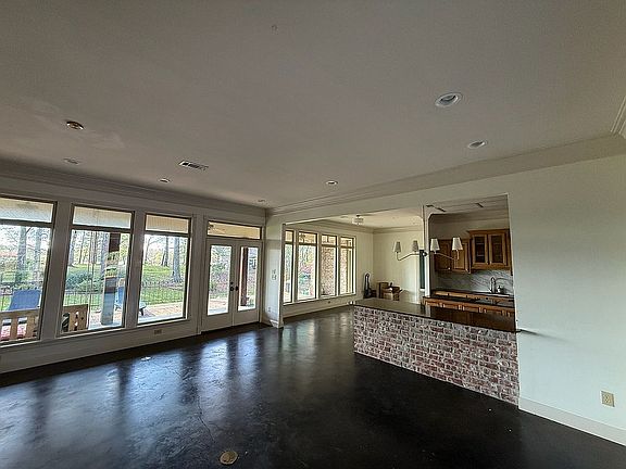 2nd image of 1014 Hidden Ridge Dr
