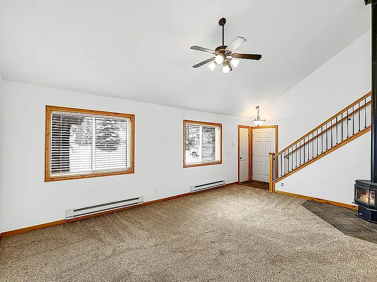 137 E Stibnite Ave — Photo 2