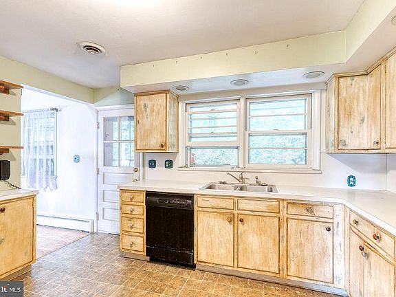 3rd image of 8229 Bellona Ave