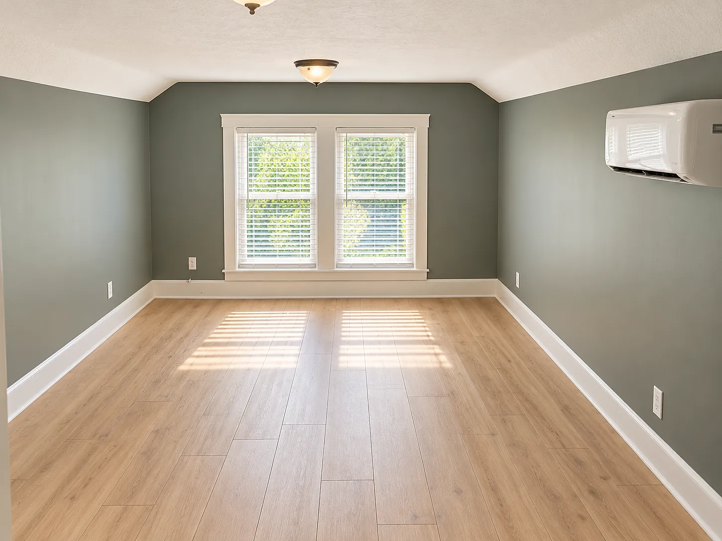 2215 E Spring St — Photo 3