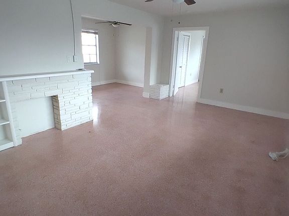 4th image of 127 Antiquera Ave #6