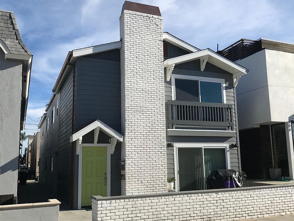 You can call this Newport Beach beach house "home"!