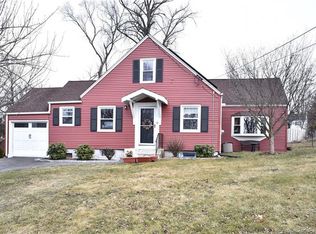 32 Barton Cir, North Haven, CT 06473