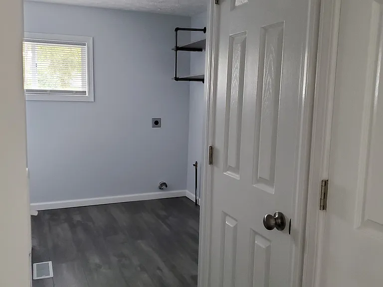 921 Hannah Ave — Photo 10