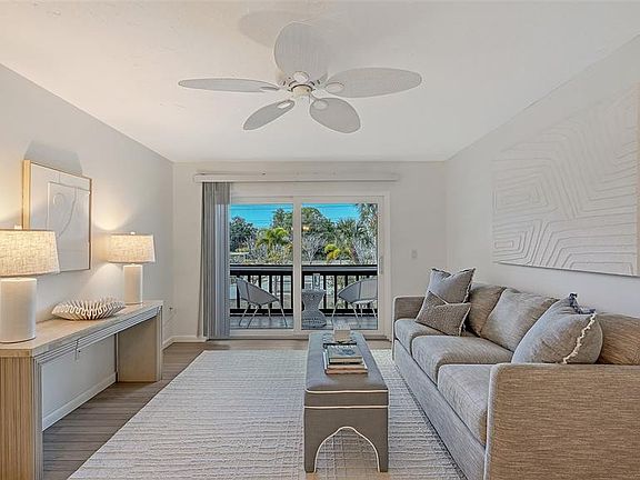 4th image of 3201 Beneva Rd Unit 204