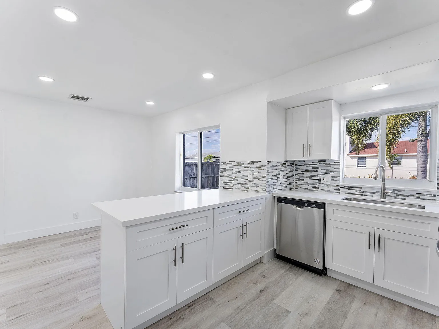4 bed, 1253 sqft, $3,100 — Photo 1
