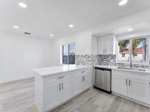 240 NW 5th St, Deerfield Beach, FL 33441