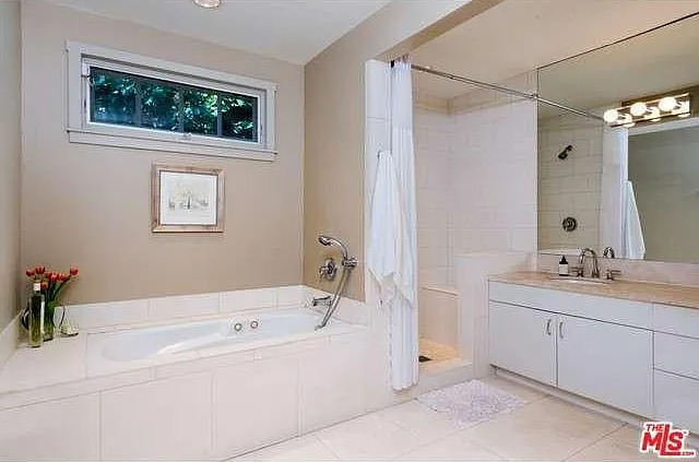 8618 Appian Way — Photo 13