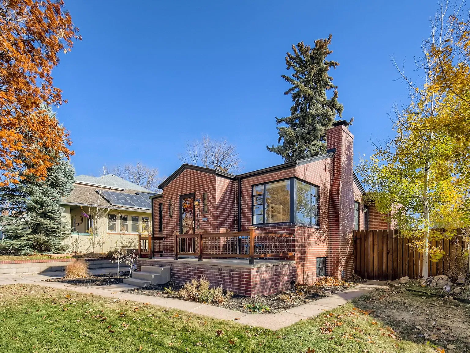 3076 Benton St — Photo 2
