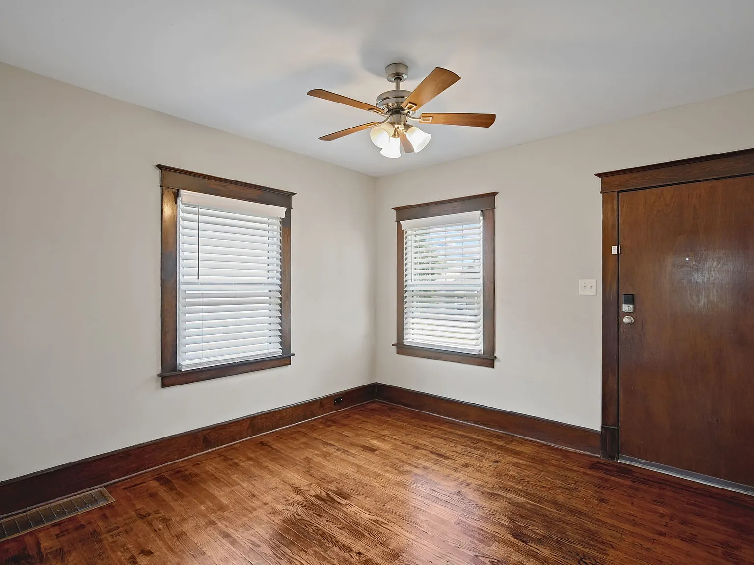 5927 Nashville Ave — Photo 3