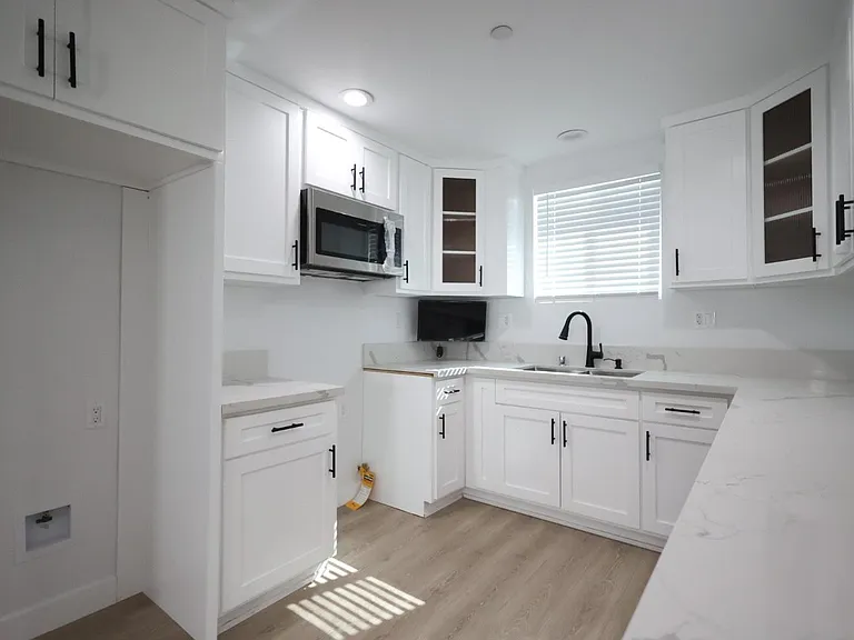 1308 E M St — Photo 4