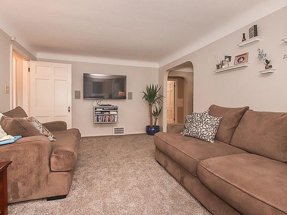 3rd image of 17404 Fernshaw Ave