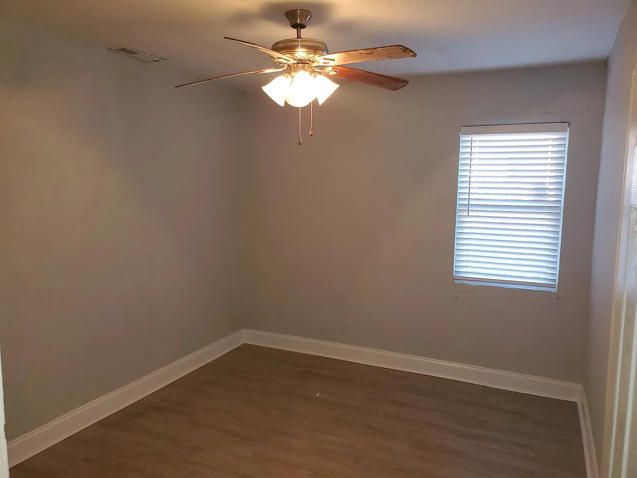 3 bed, 1216 sqft, $2,600 — Photo 2