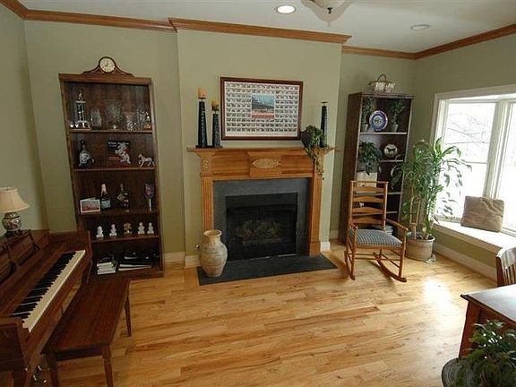 4th image of 520 E Cambridge Ln