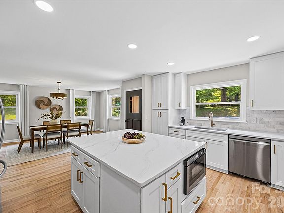 2nd image of 434 Sunnyside Dr SE
