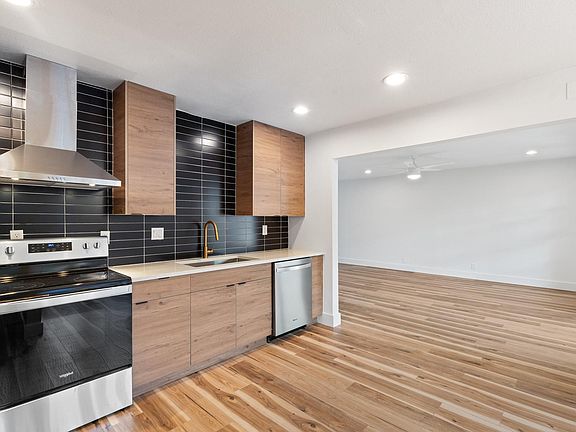 3rd image of 1918 Valley Hill Cir Unit 1