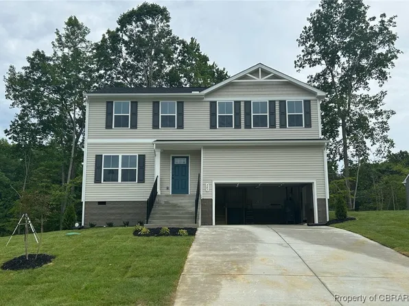385 Highgate Dr, Hartfield, VA 23071