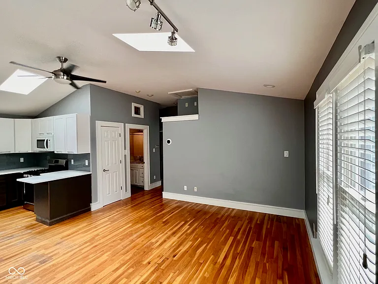 1347A N Park Ave — Photo 12