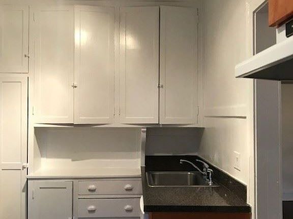 3rd image of 1729 W Thorndale Ave APT 1A