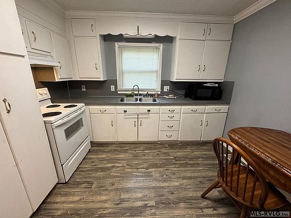 3rd image of 114 Baird St