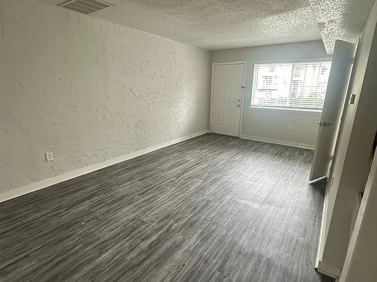 Regency Point Luxury Apartments — Photo 81