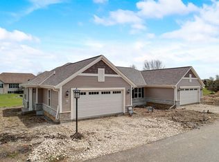 814 Margo Cir #1201, Eagle, WI 53119