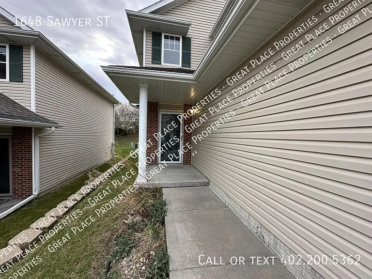 1648 Sawyer St — Photo 6