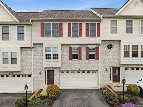 607 Hilton Cir, Oakdale, PA 15071