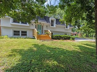 7909 W 51st St, Overland Park, KS 66202